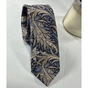 Elegant Gianni Feraud Paisley Tie – Crafted with Iconic Liberty Fabrics